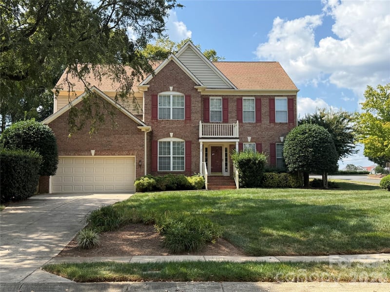 704 Meadow Lake Dr, Matthews, NC 28105