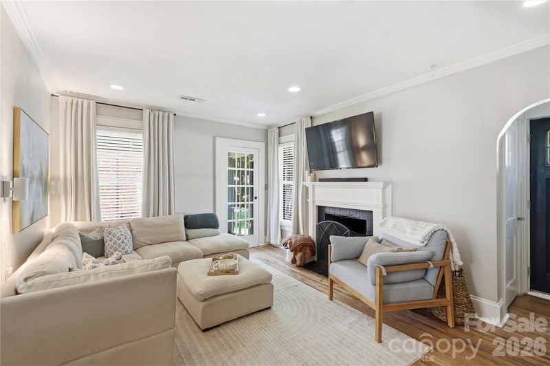 700 Woodruff Pl, Charlotte, NC 28208