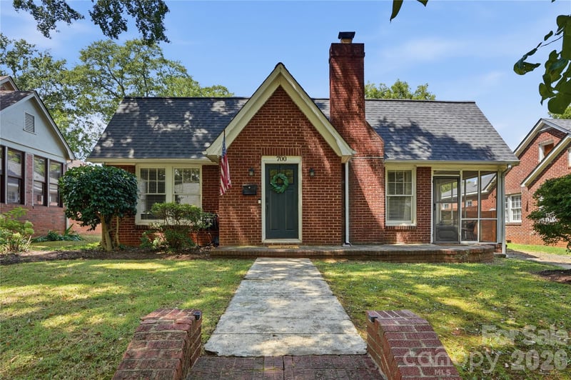 700 Woodruff Pl, Charlotte, NC 28208