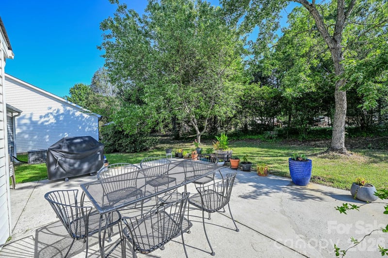12728 Planters Row Dr, Charlotte, NC 28278