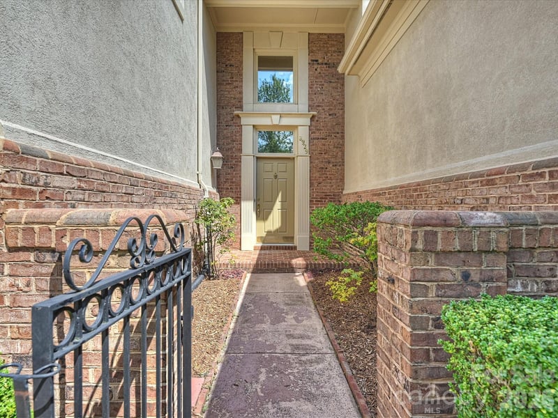 8929 Challis Hill Ln, Charlotte, NC 28226