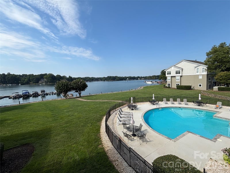1332 Torrence Cir, Davidson, NC 28036