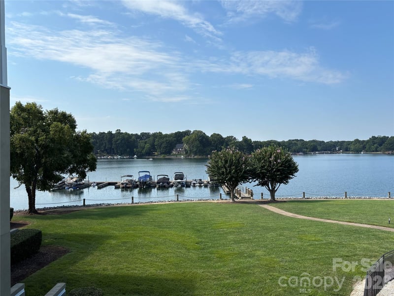 1332 Torrence Cir, Davidson, NC 28036