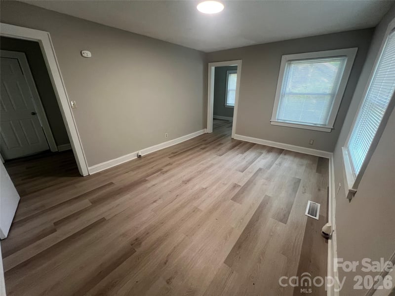1107 W Davidson Ave, Gastonia, NC 28052
