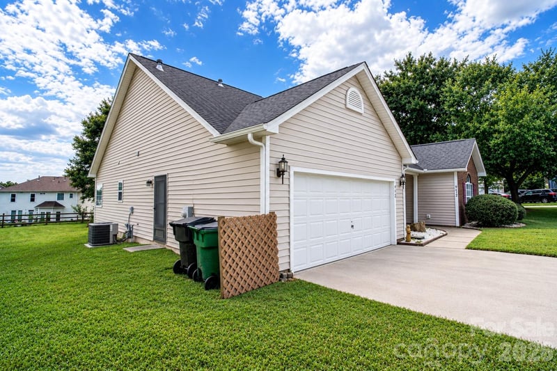 9612 Veronica Dr, Charlotte, NC 28215