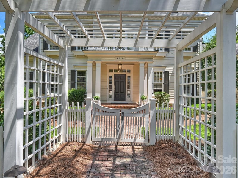 9314 Heydon Hall Cir, Charlotte, NC 28210