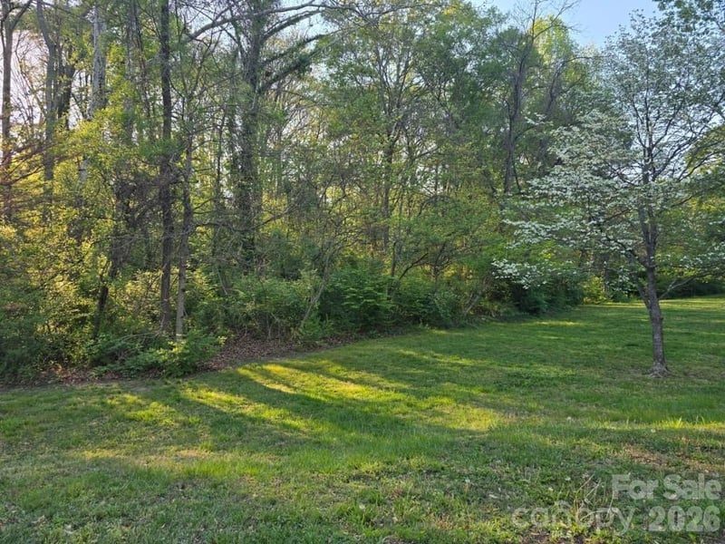969 8th Ave NW, Hickory, NC 28601