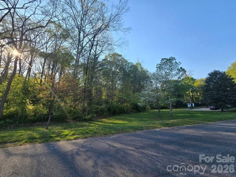 969 8th Ave NW, Hickory, NC 28601