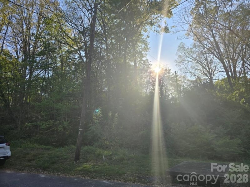 969 8th Ave NW, Hickory, NC 28601