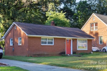 2019 St Mark St, Charlotte, NC 28216