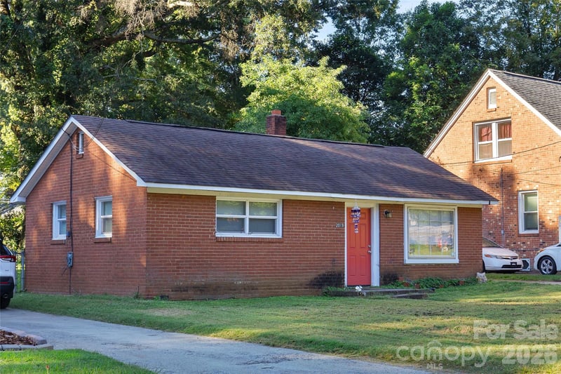 2019 St Mark St, Charlotte, NC 28216