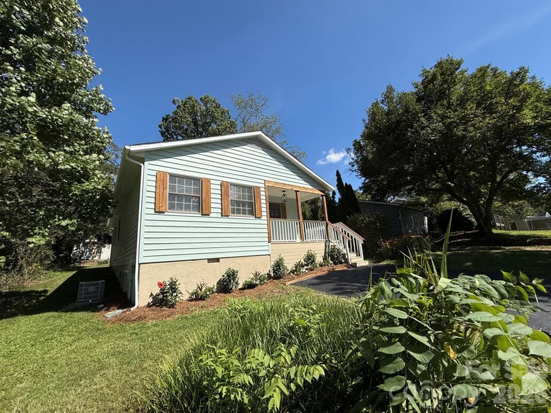 153 Locust Ct, Arden, NC 28704