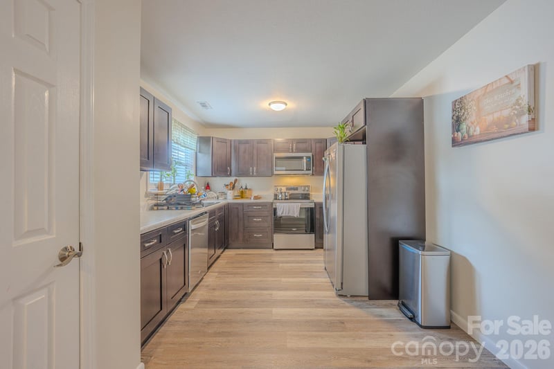 177 Clear Creekside Dr, Hendersonville, NC 28792