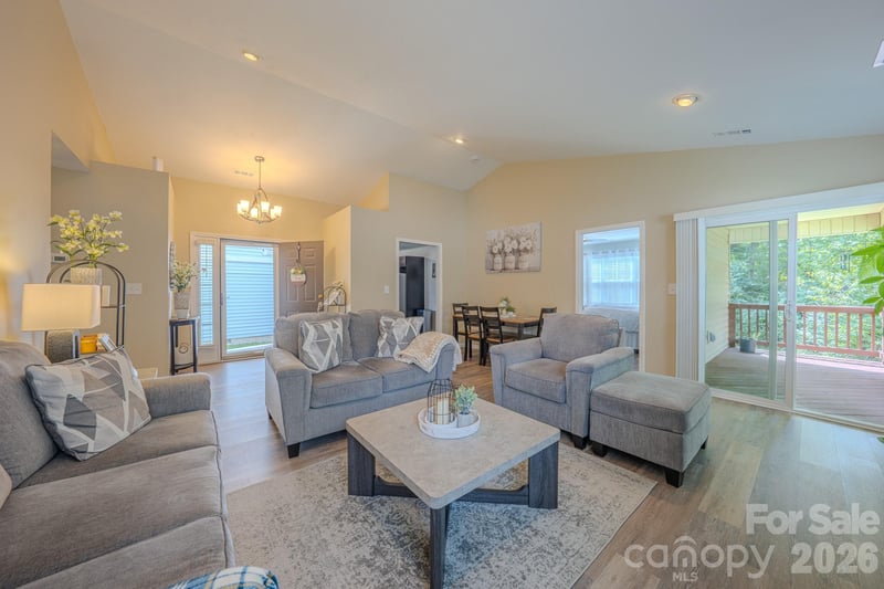177 Clear Creekside Dr, Hendersonville, NC 28792