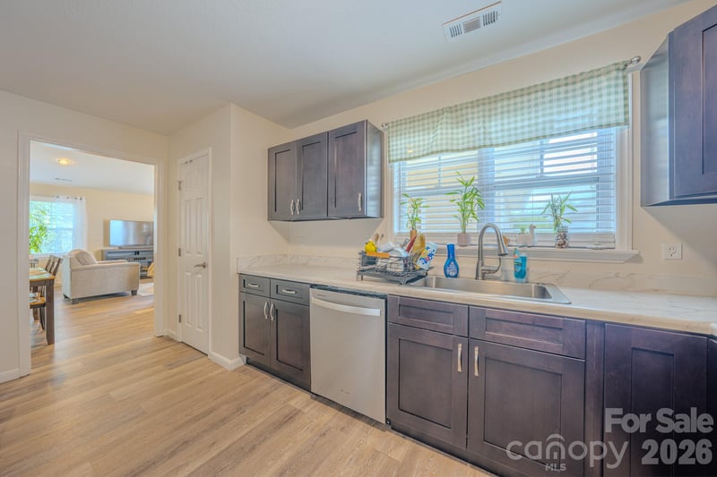 177 Clear Creekside Dr, Hendersonville, NC 28792
