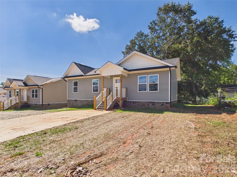 210 22nd Avenue Pl NE, Hickory, NC 28601
