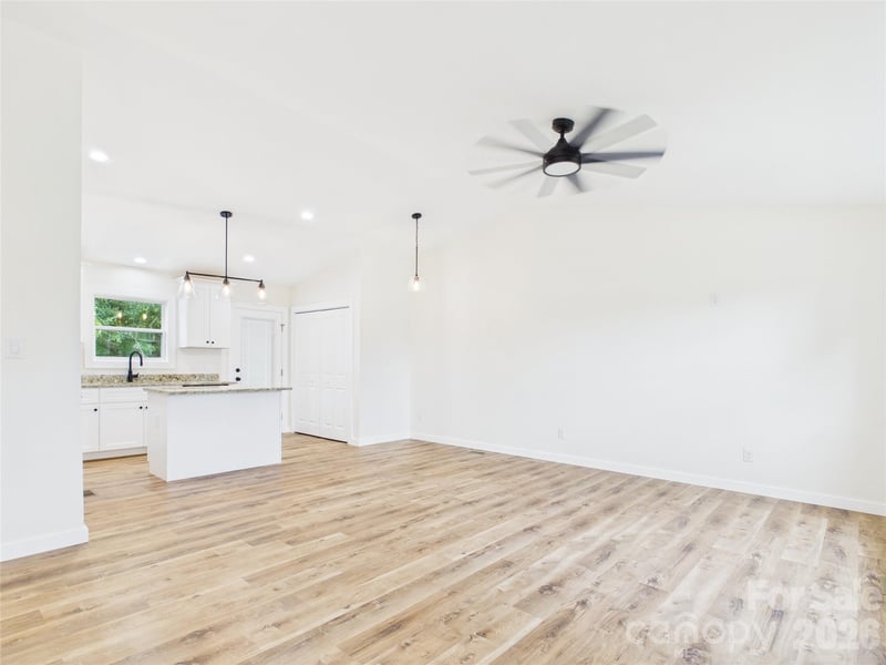 210 22nd Avenue Pl NE, Hickory, NC 28601