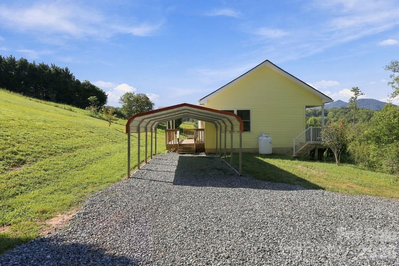 117 Ho Hum Way, Leicester, NC 28748