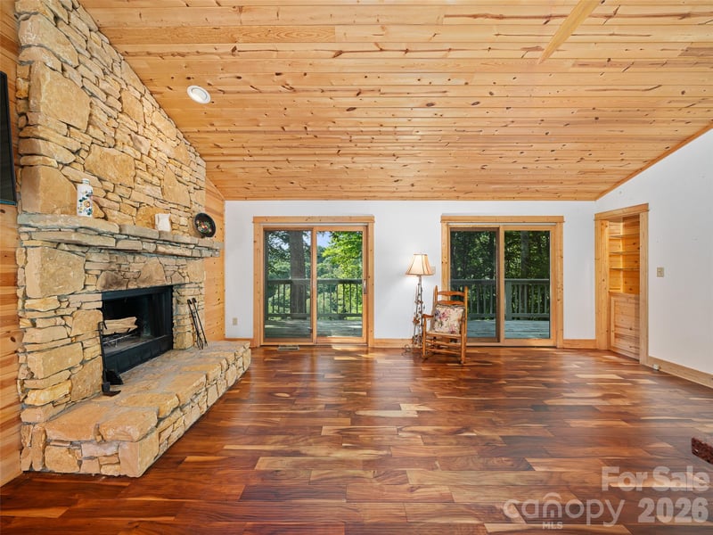 73 Oak Ridge Ct, Mars Hill, NC 28754