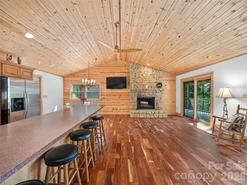 73 Oak Ridge Ct, Mars Hill, NC 28754