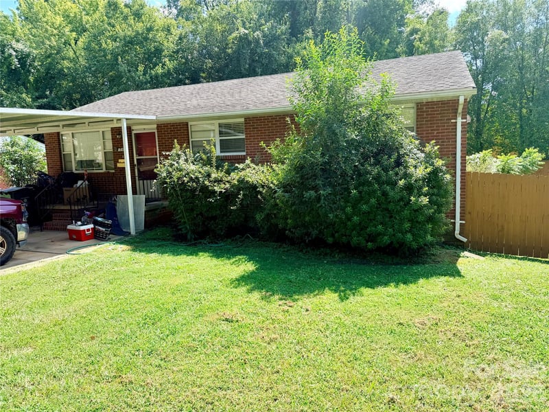 710 Manhasset Rd, Charlotte, NC 28209