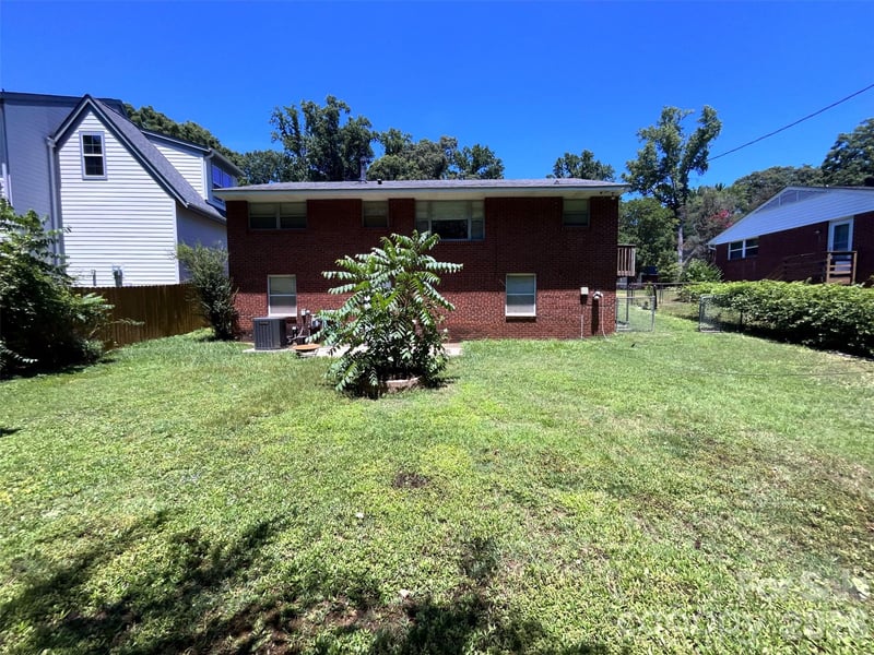 710 Manhasset Rd, Charlotte, NC 28209