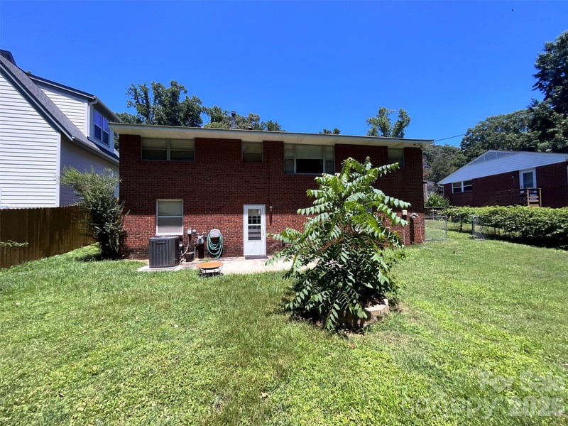 710 Manhasset Rd, Charlotte, NC 28209