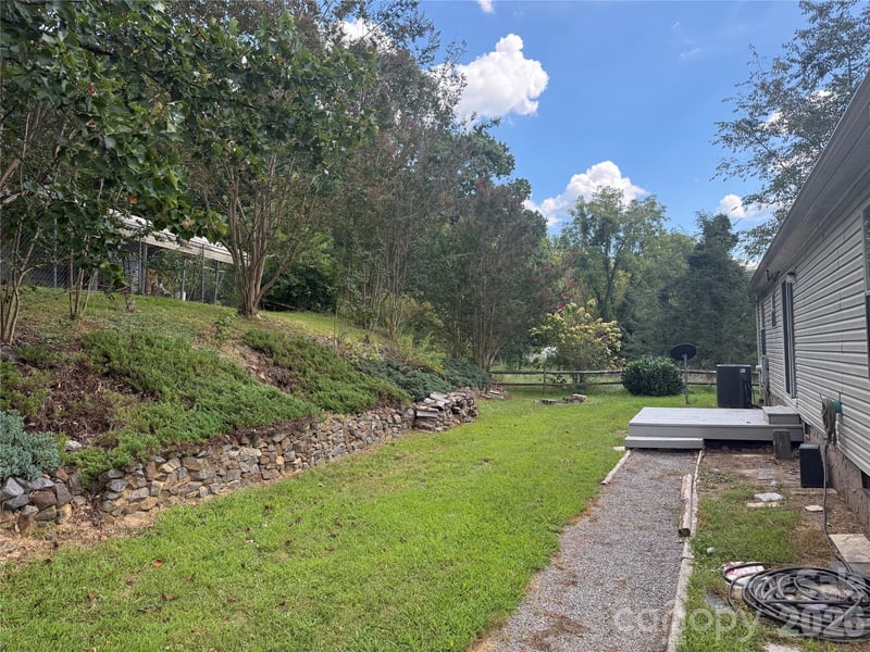 79 Jordan Rd, Swannanoa, NC 28778