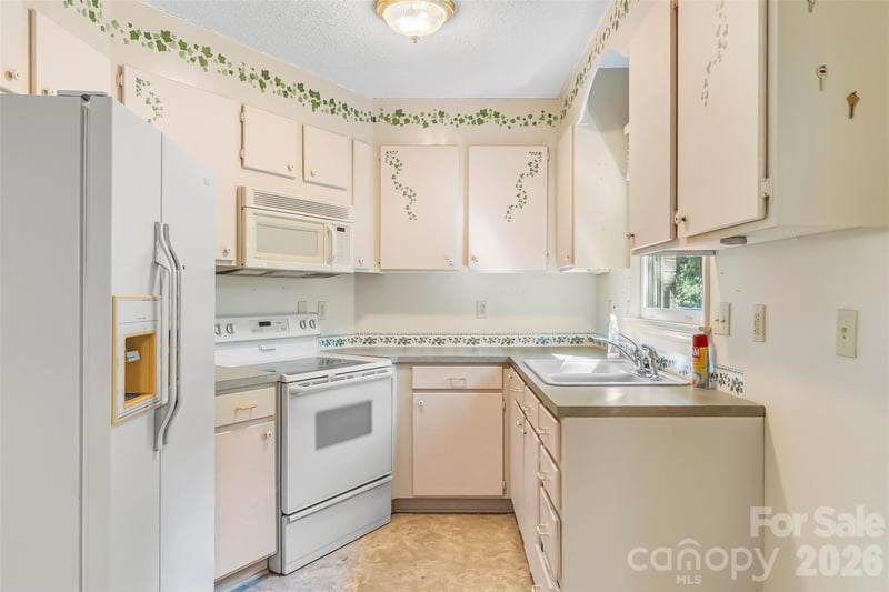 2524 Robinson Rd, Newton, NC 28658