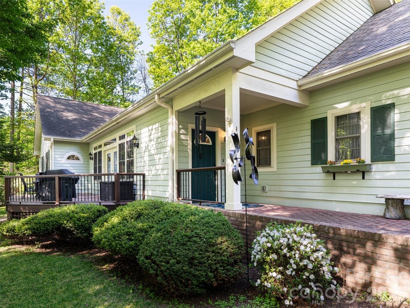 4 Dogwood Glen Cir, Etowah, NC 28729