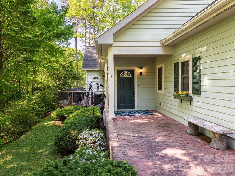 4 Dogwood Glen Cir, Etowah, NC 28729