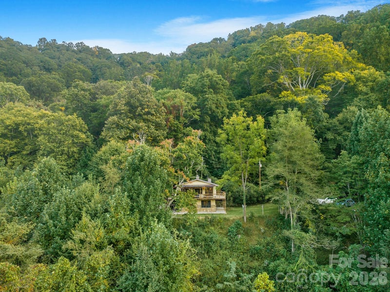 74 Lanzi Ledge Rd, Leicester, NC 28748