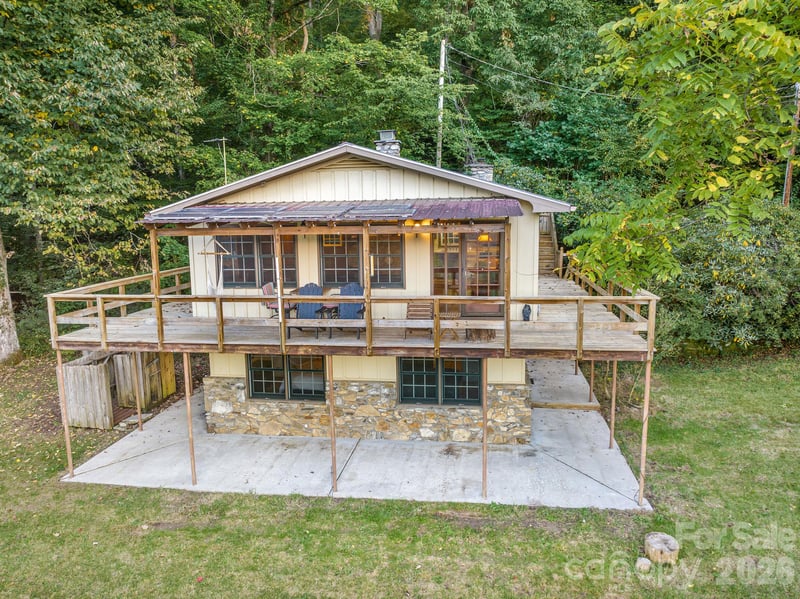 74 Lanzi Ledge Rd, Leicester, NC 28748