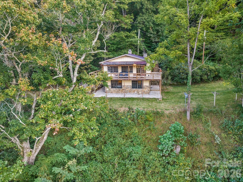 74 Lanzi Ledge Rd, Leicester, NC 28748