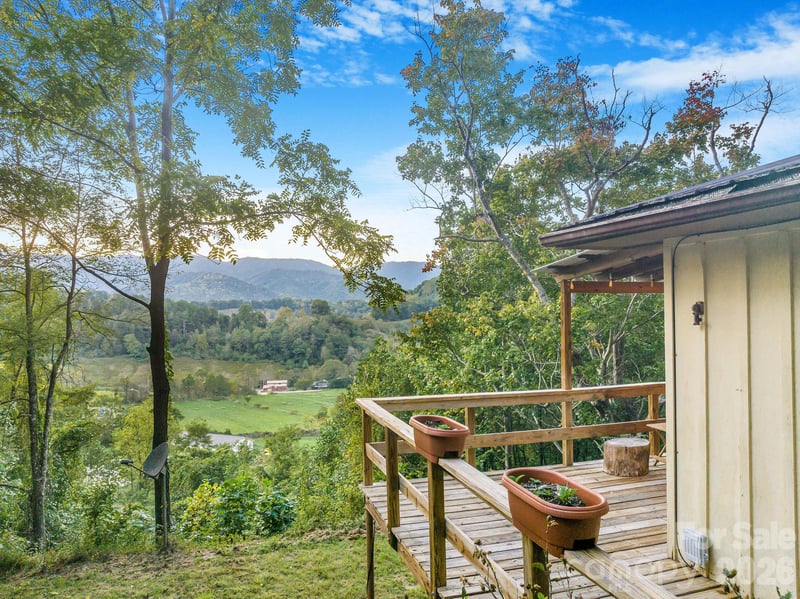 74 Lanzi Ledge Rd, Leicester, NC 28748