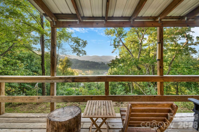 74 Lanzi Ledge Rd, Leicester, NC 28748