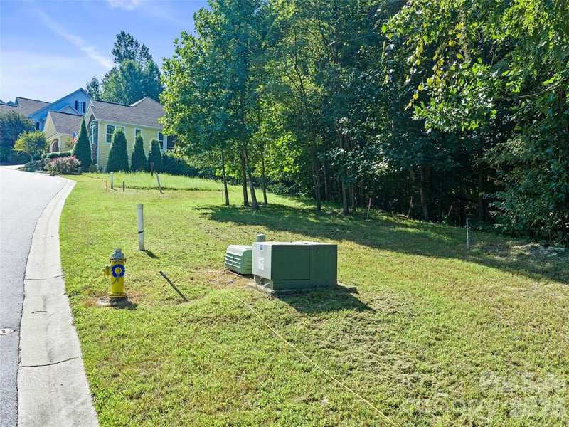 95 Deep Valley Ln, Hendersonville, NC 28791