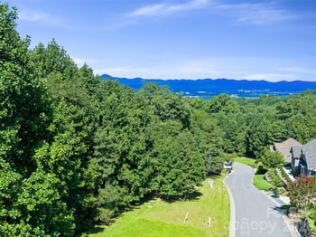 95 Deep Valley Ln, Hendersonville, NC 28791