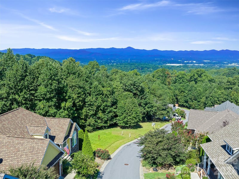 95 Deep Valley Ln, Hendersonville, NC 28791