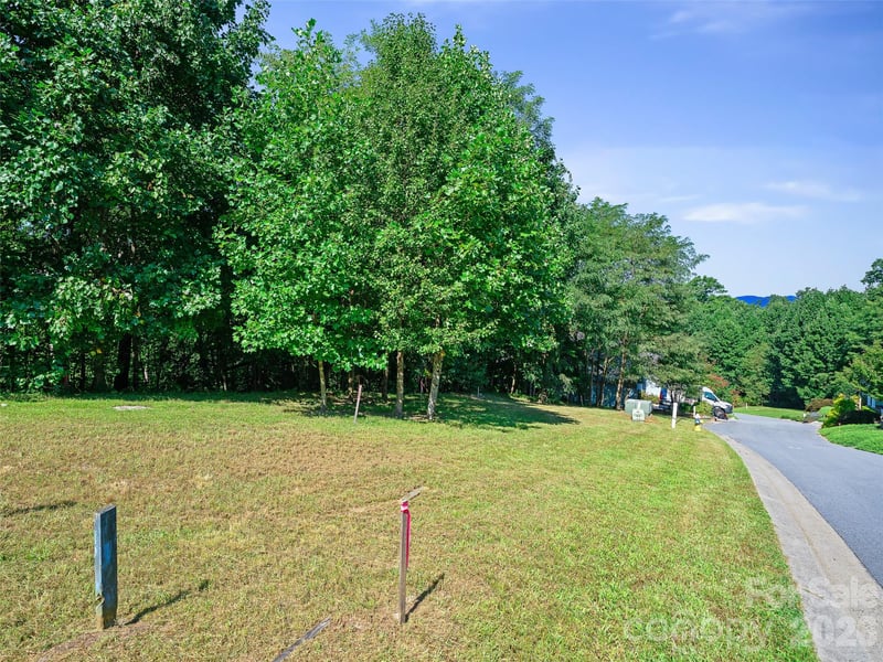 95 Deep Valley Ln, Hendersonville, NC 28791