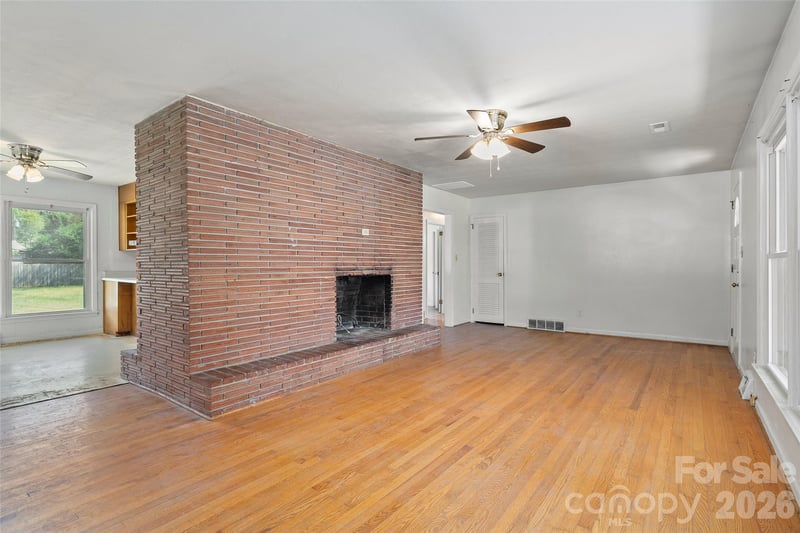 1567 Allens Creek Rd, Waynesville, NC 28786