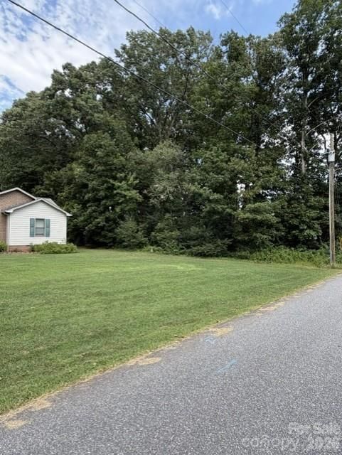 809 2nd St SE, Conover, NC 28613