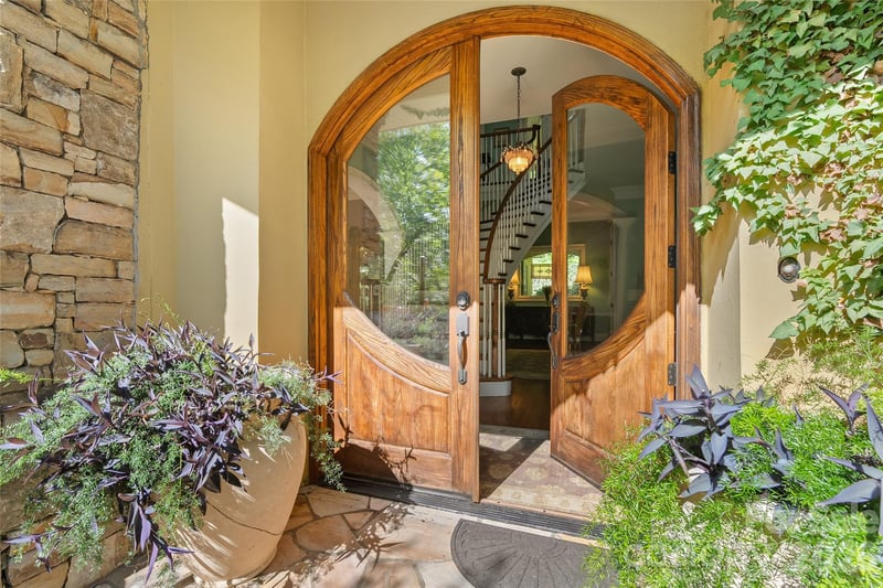 598 Old Toll Rd, Asheville, NC 28804