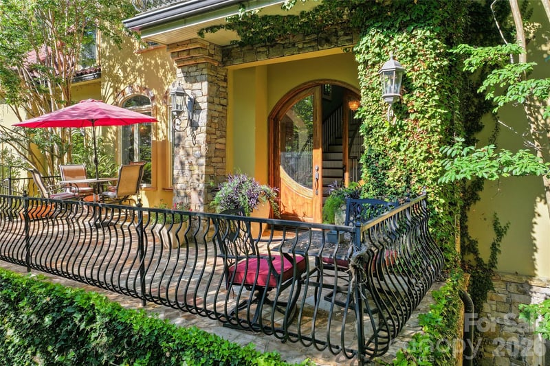598 Old Toll Rd, Asheville, NC 28804