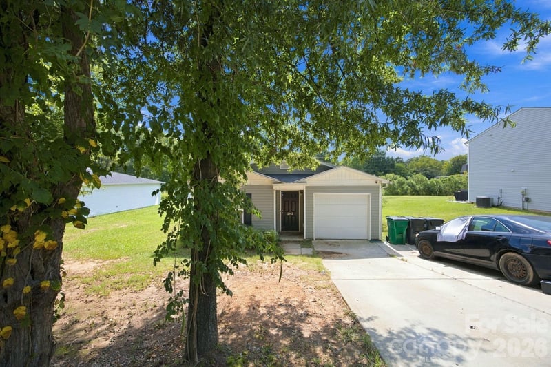 2142 Cindy Ln, Charlotte, NC 28216
