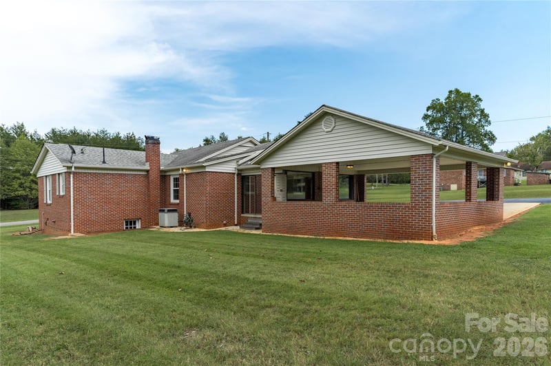 5271 Harris Farm Rd, Hickory, NC 28602