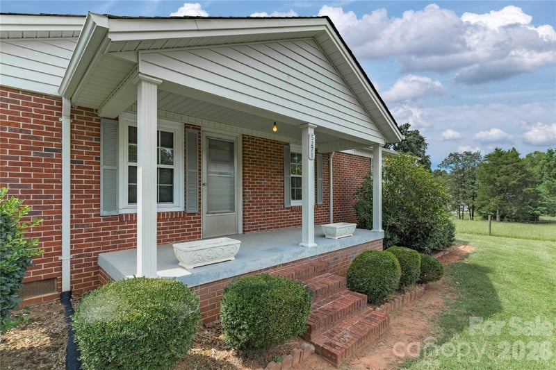 5271 Harris Farm Rd, Hickory, NC 28602