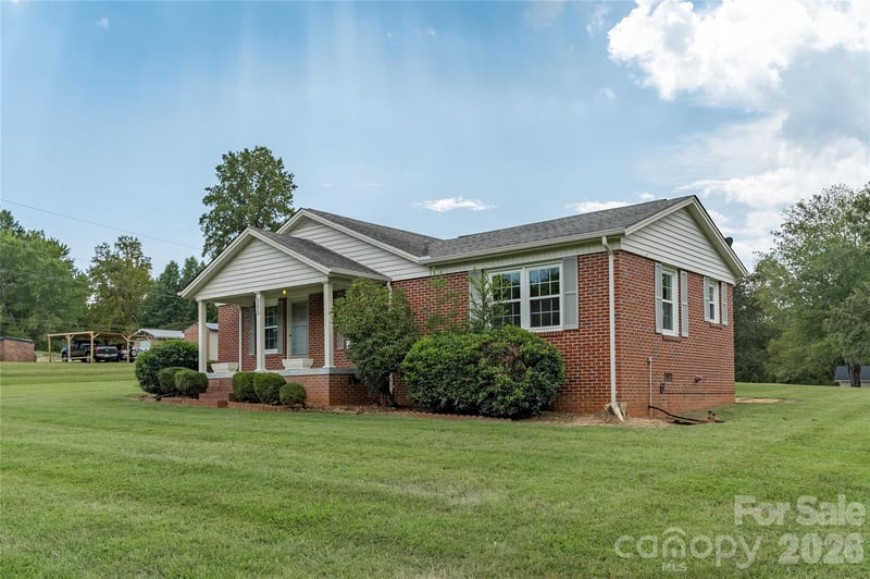 5271 Harris Farm Rd, Hickory, NC 28602
