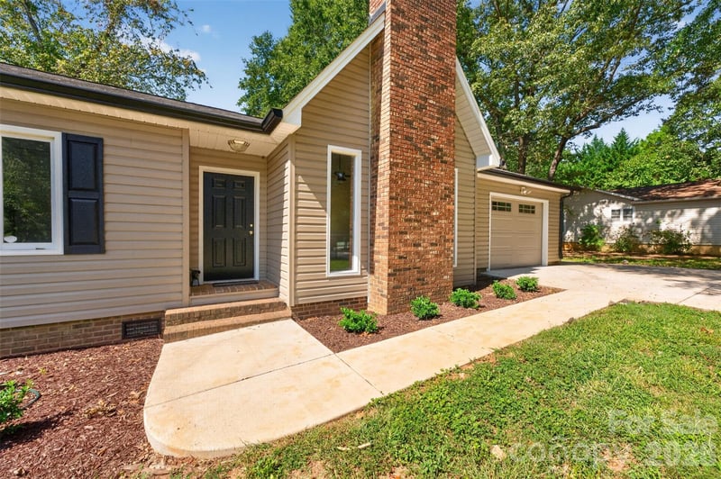 1711 Piney Rd, Hickory, NC 28602