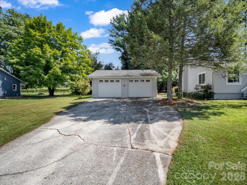 3 Apple Blossom Ln, Hendersonville, NC 28792